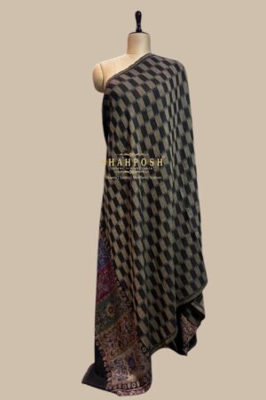 Black and beige checkered shawl.