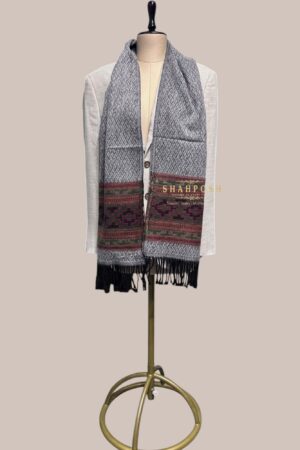 Men Gray patterned Cashmere wool Blend muffler with fringes.